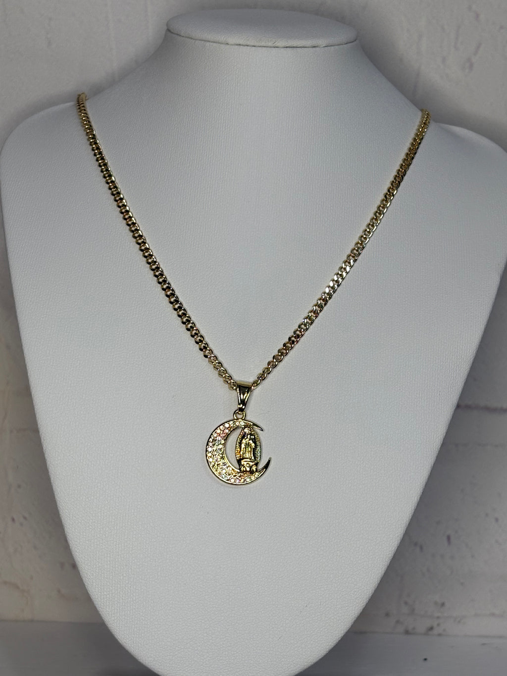 Moon de Virgen de Guadalupe Necklace