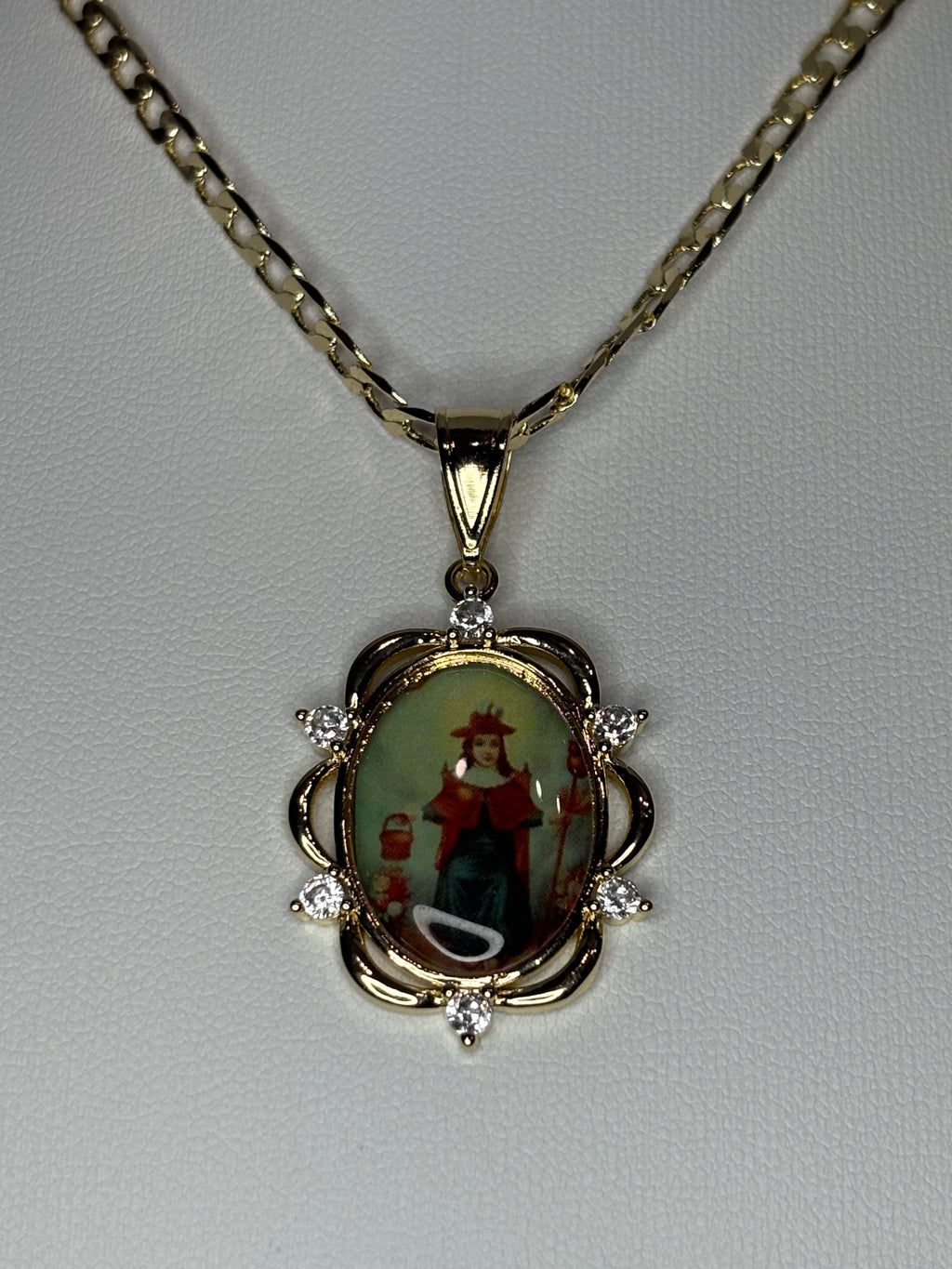 Niño Jesús de Praga necklace