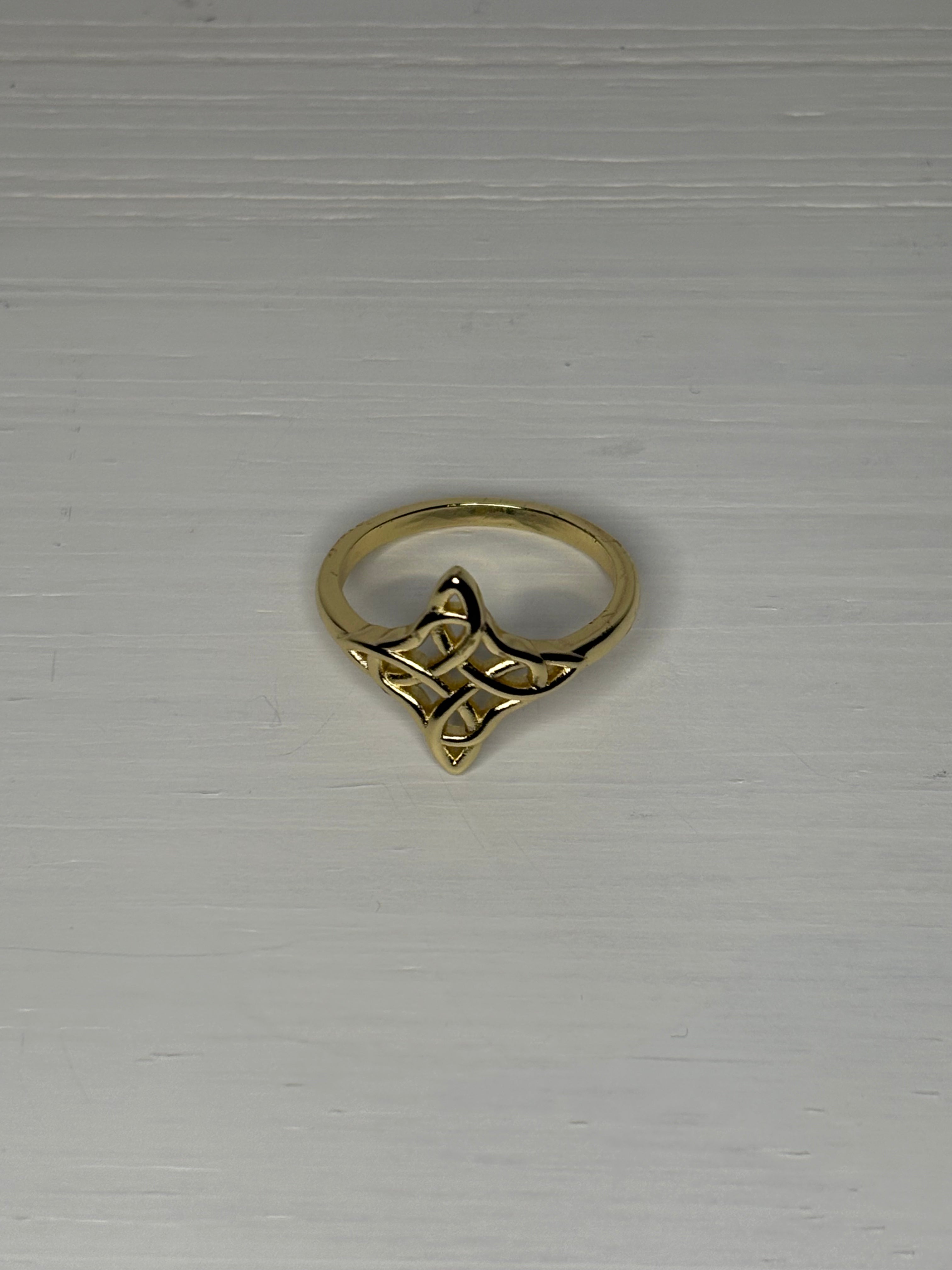 Gld witches knot ring