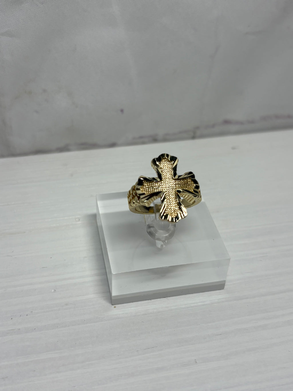 Cross Cut Ring