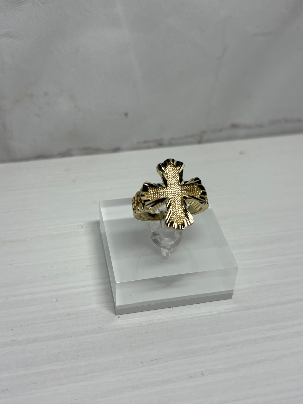 Cross Cut Ring