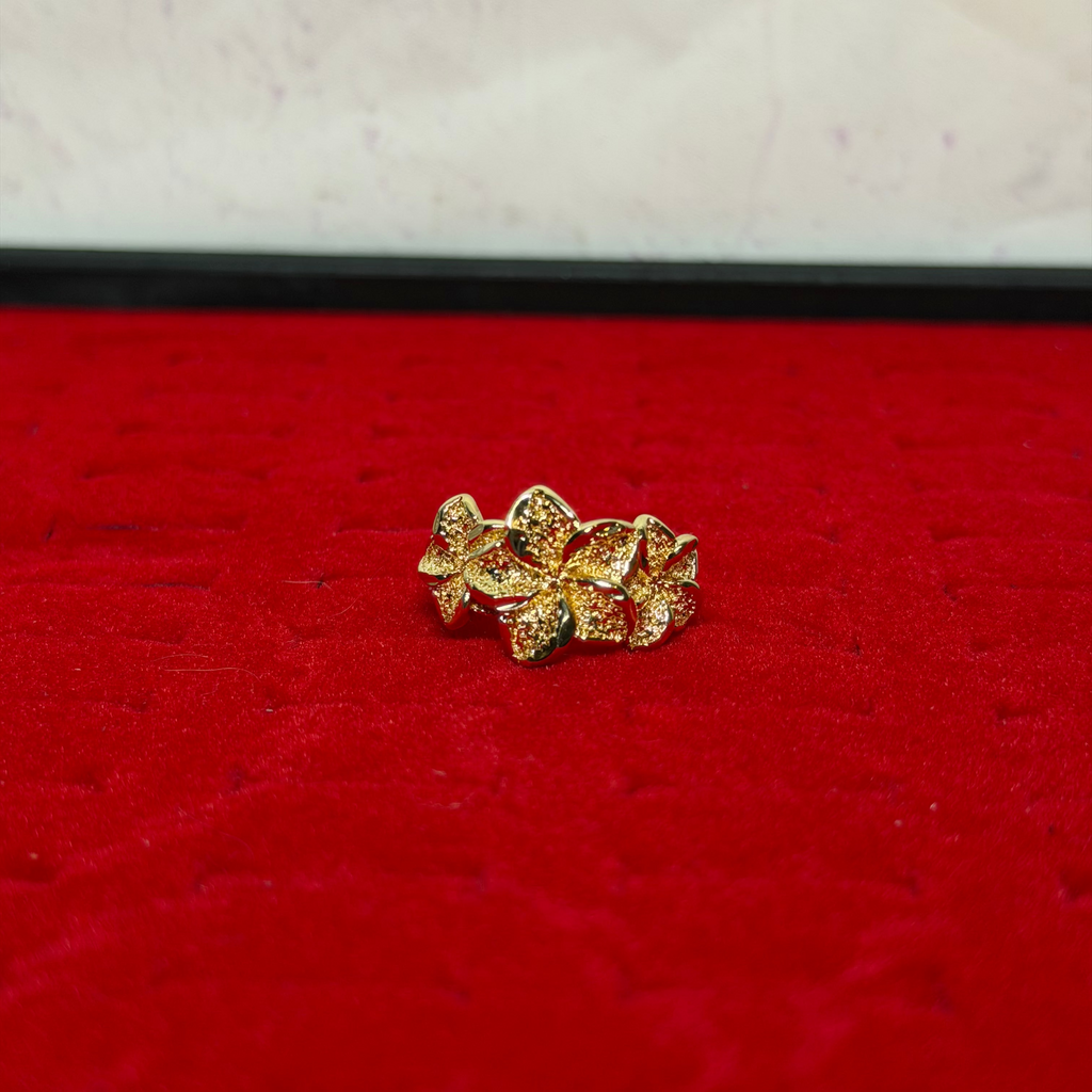 Pretty Hibiscus Ring