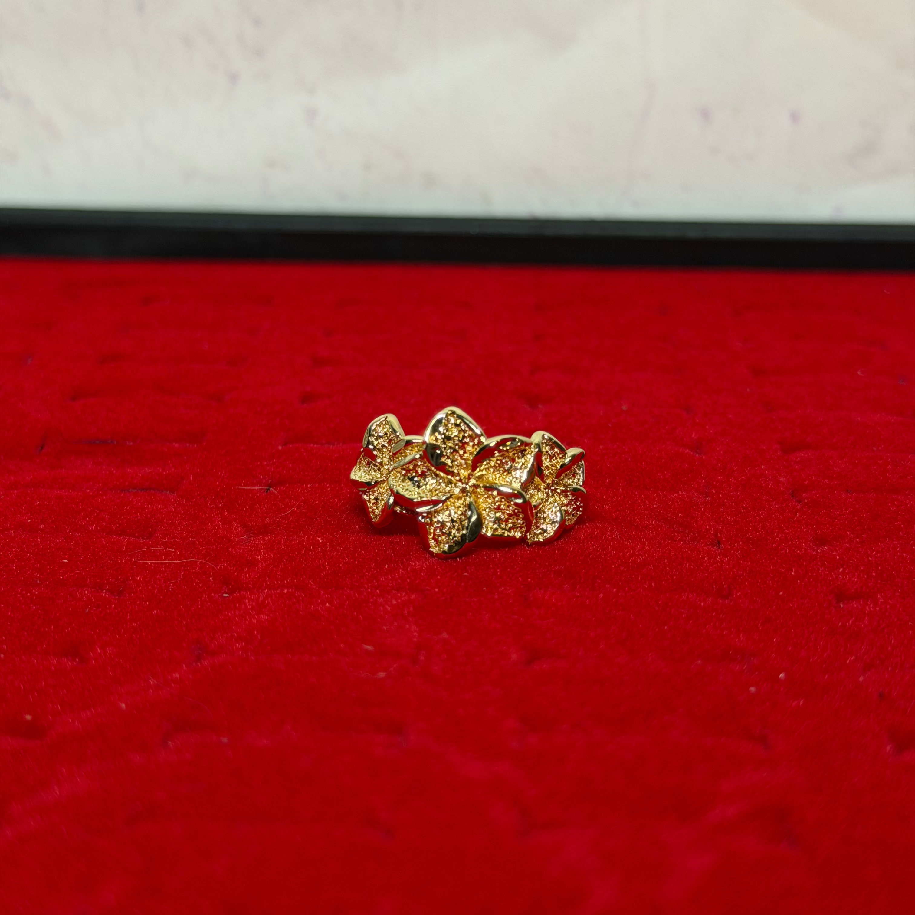 Pretty Hibiscus Ring