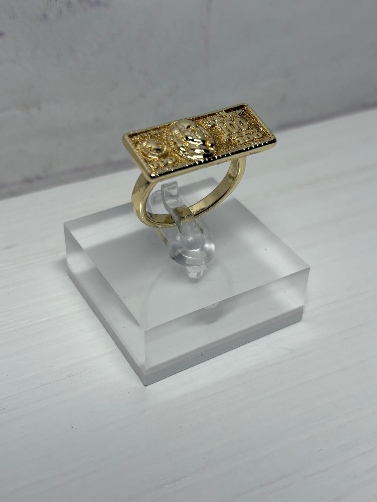 Dinero Ring