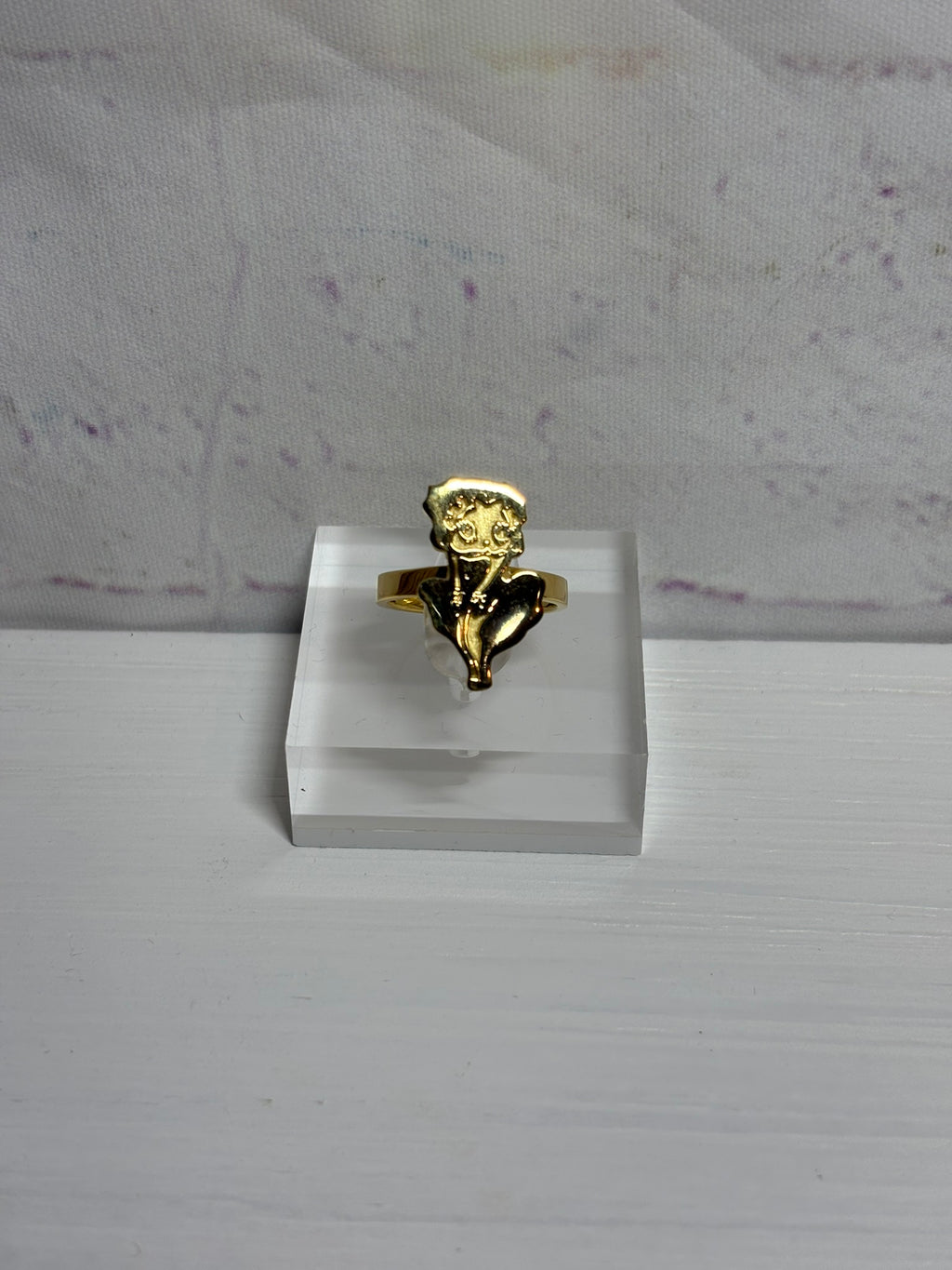Betty w/Dress Ring
