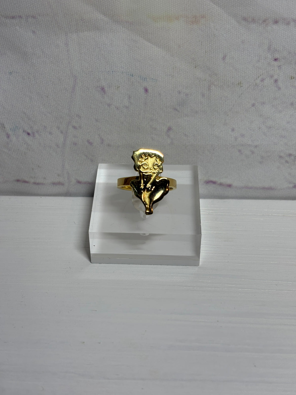 Betty w/Dress Ring