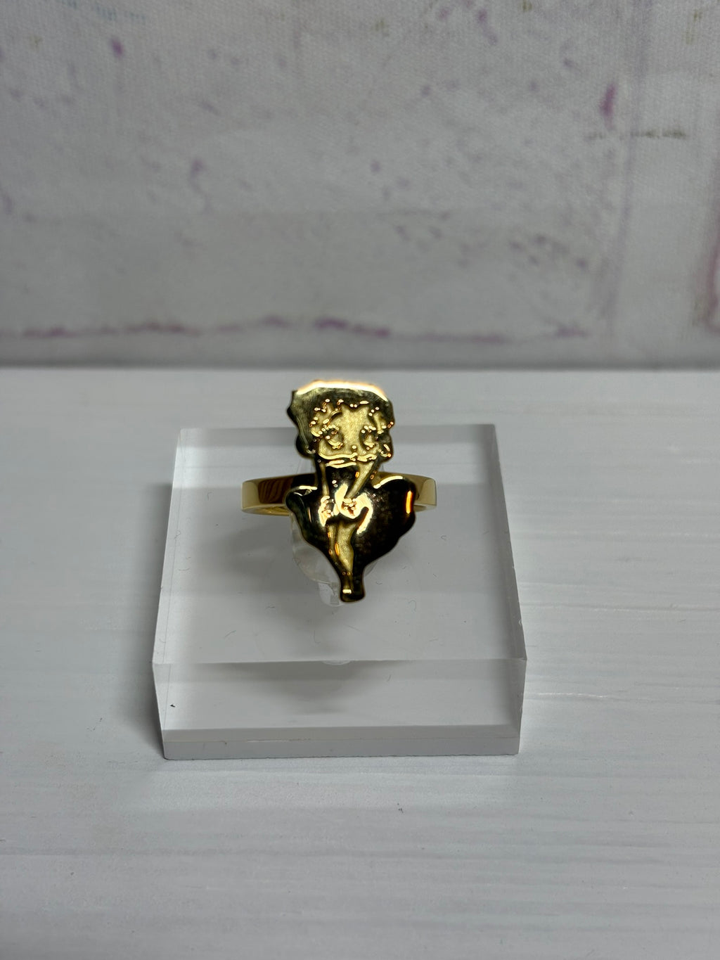Betty w/Dress Ring