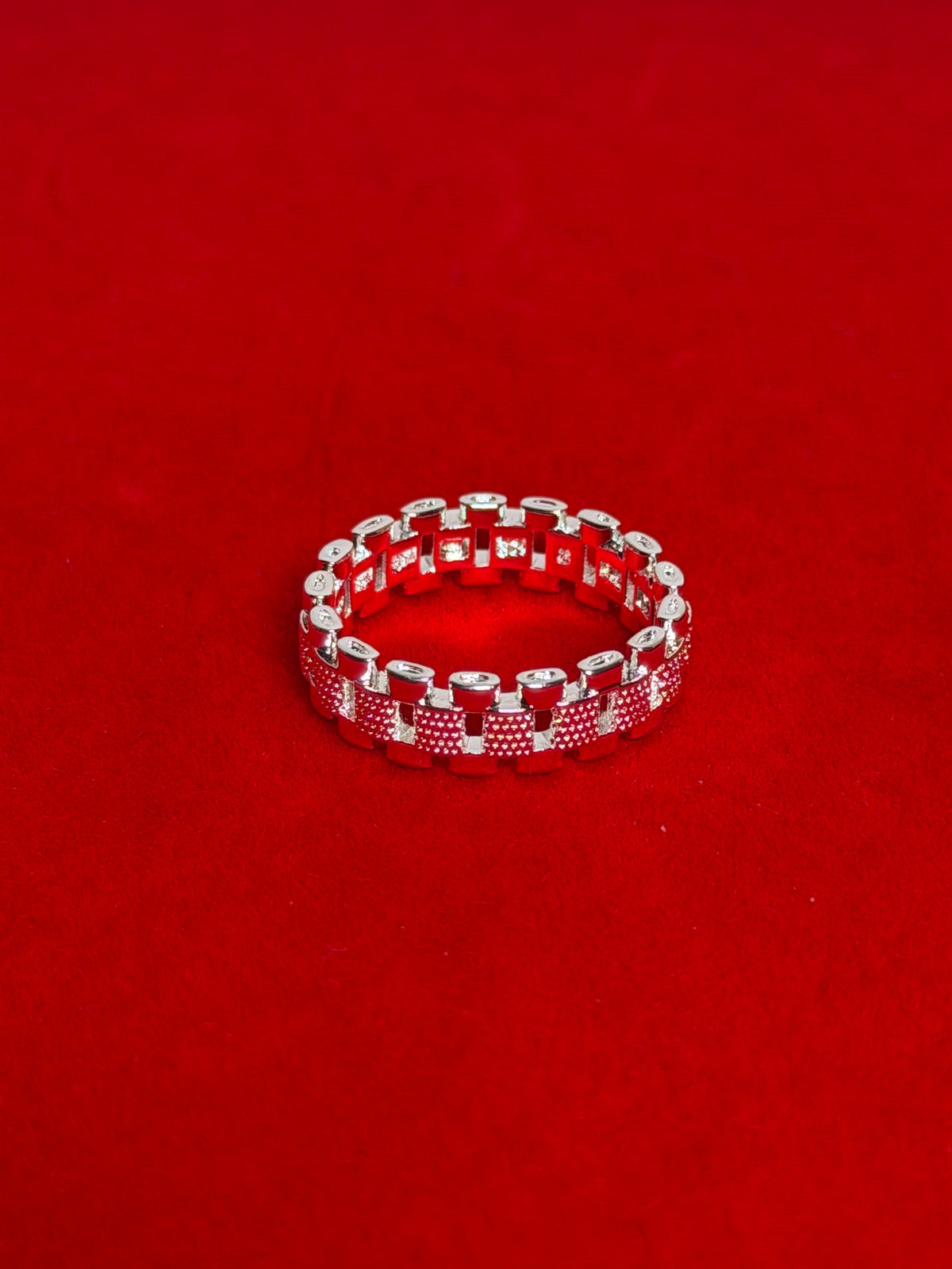 Silver new cut rolly ring