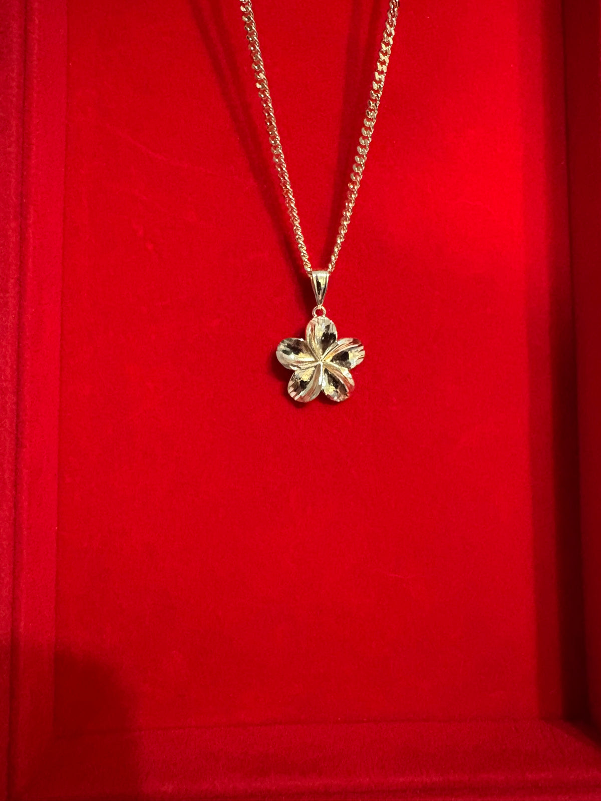 Smooth Flower Necklace